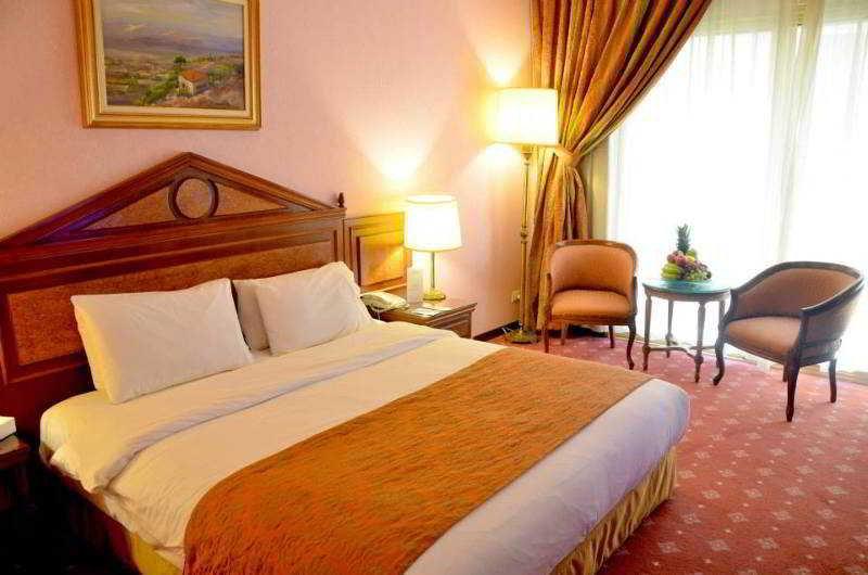 Serenada Golden Palace - Boutique Hotel Beirut Bagian luar foto