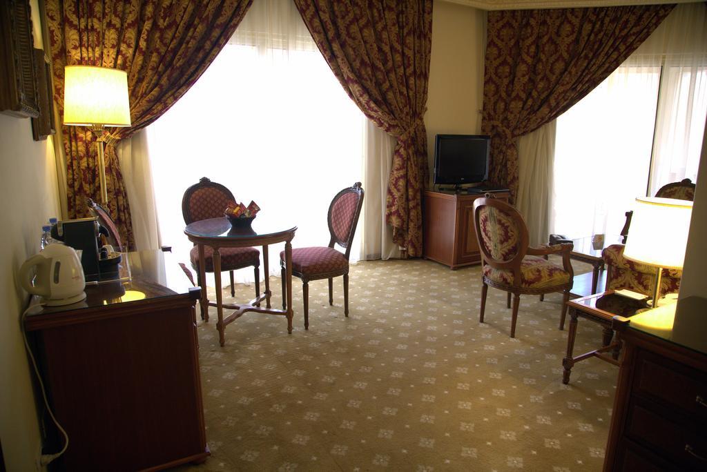 Serenada Golden Palace - Boutique Hotel Beirut Bagian luar foto